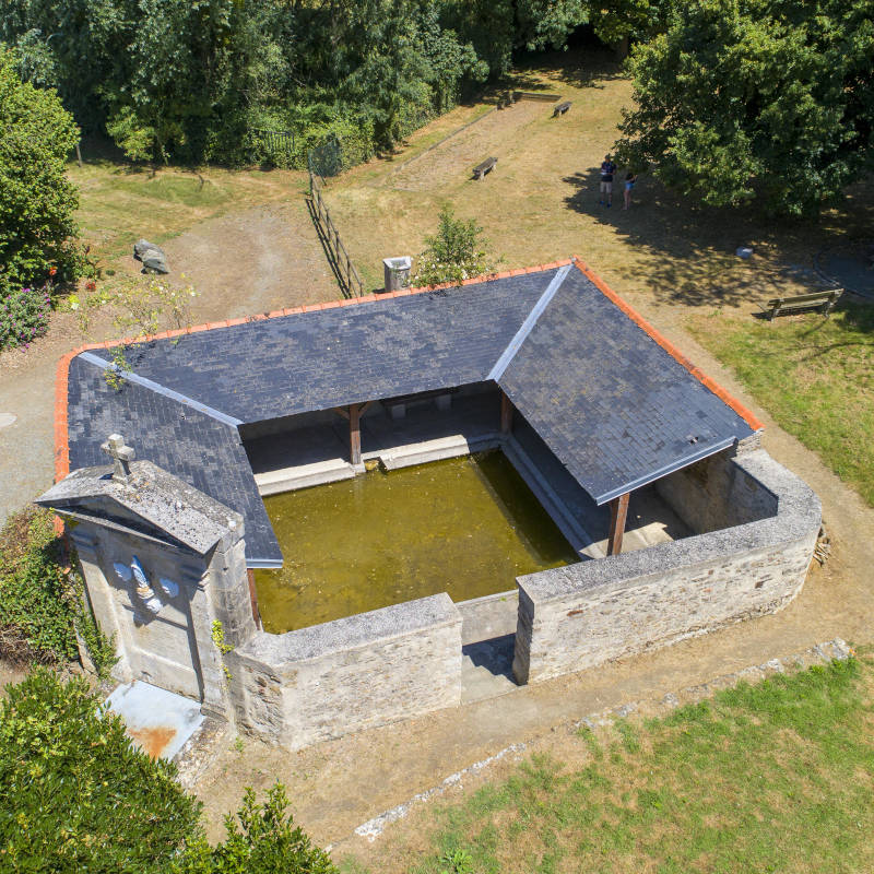 La fontaine : Légende des 3 anges